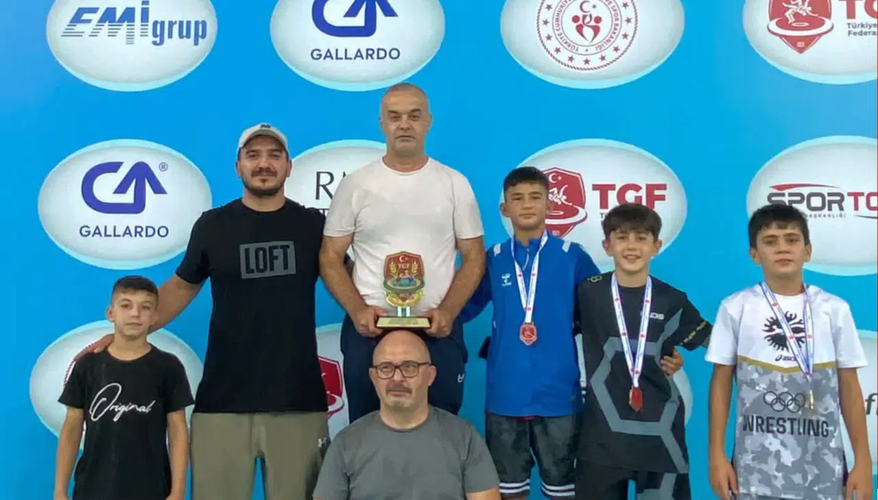 Kahramanmaraşlı Minik Güreşçilerden Türkiye İkinciliği Gururu