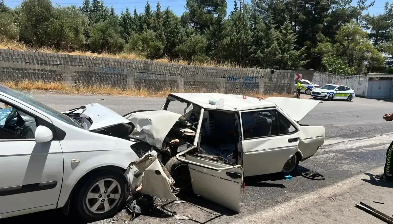 Kuzey Çevre Yolu'nda Kafa Kafaya Kaza: 2 Yaralı