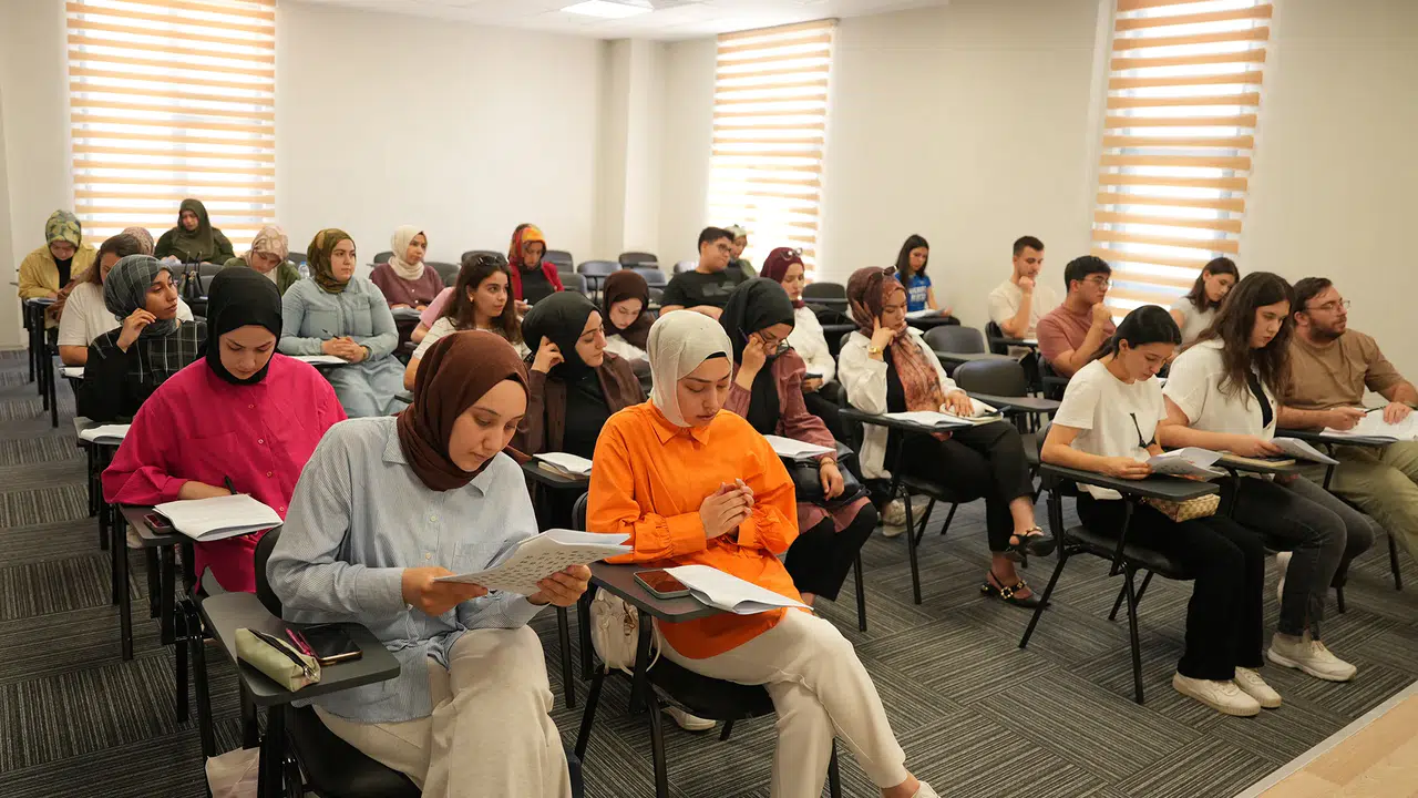 Pusula Maraş Yaz Akademileri, Gençlere Sanat ve Hızlı Okuma Eğitimi Sunuyor