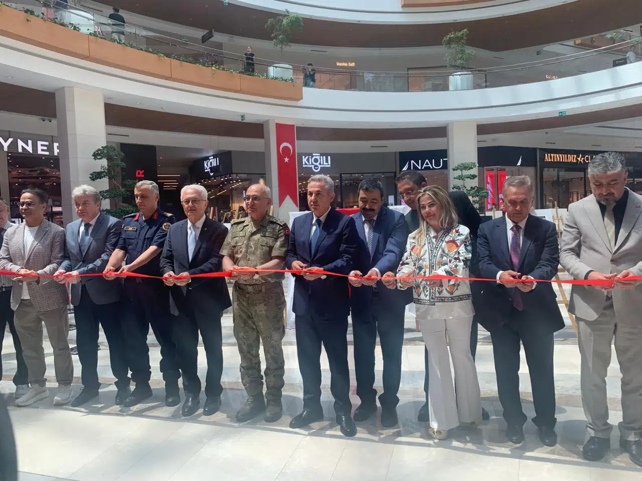 Genç İletişimcilerin 15 Temmuz Manşetleri İzmir'de Sergilendi