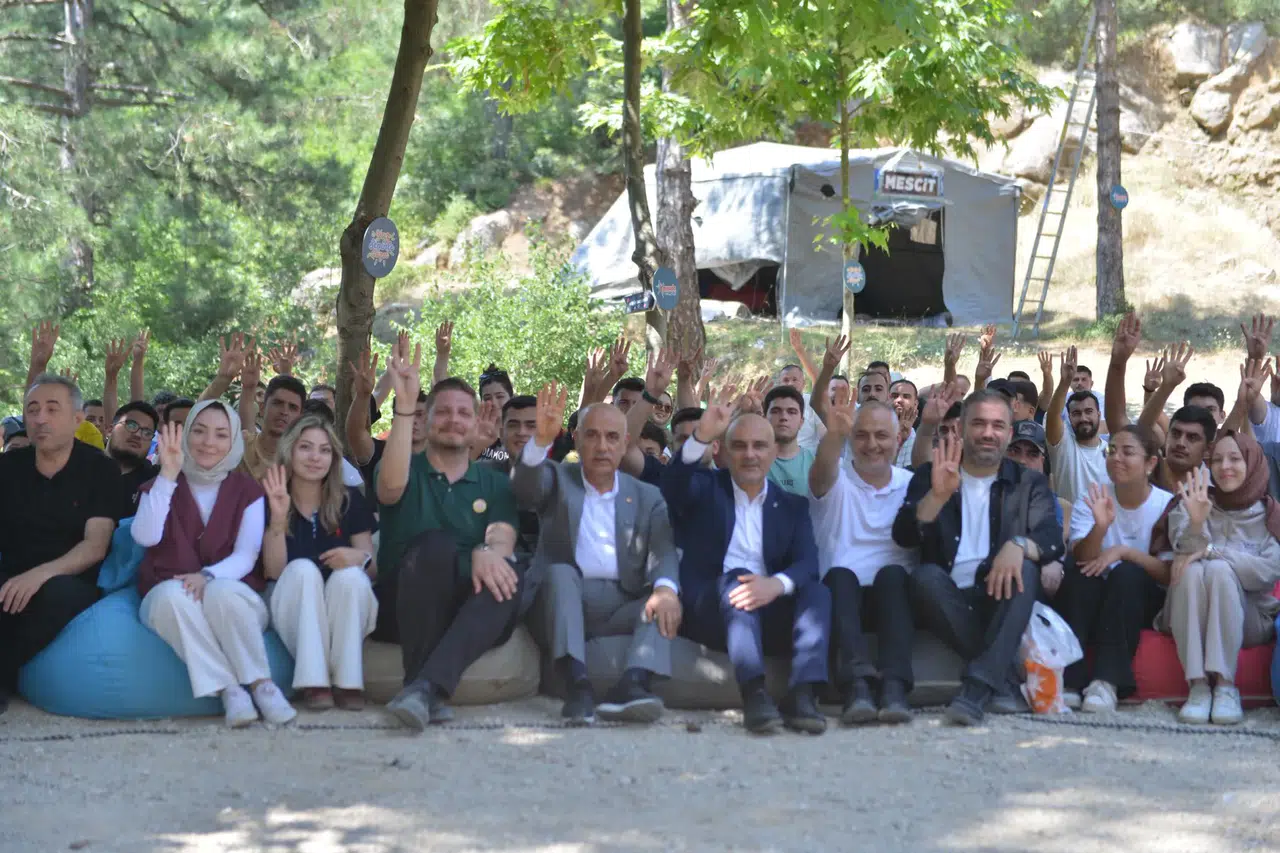 AK Parti Heyeti Andırın'da Gençlerle Bir Araya Geldi