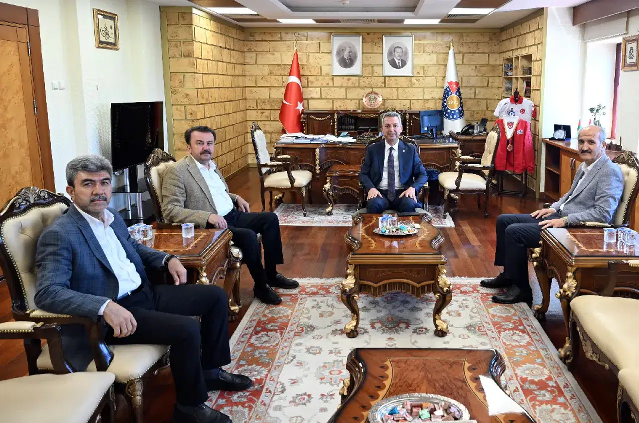 Önceki Dönem Başkanlarından Rektör Okumuş’a Hayırlı Olsun Ziyareti