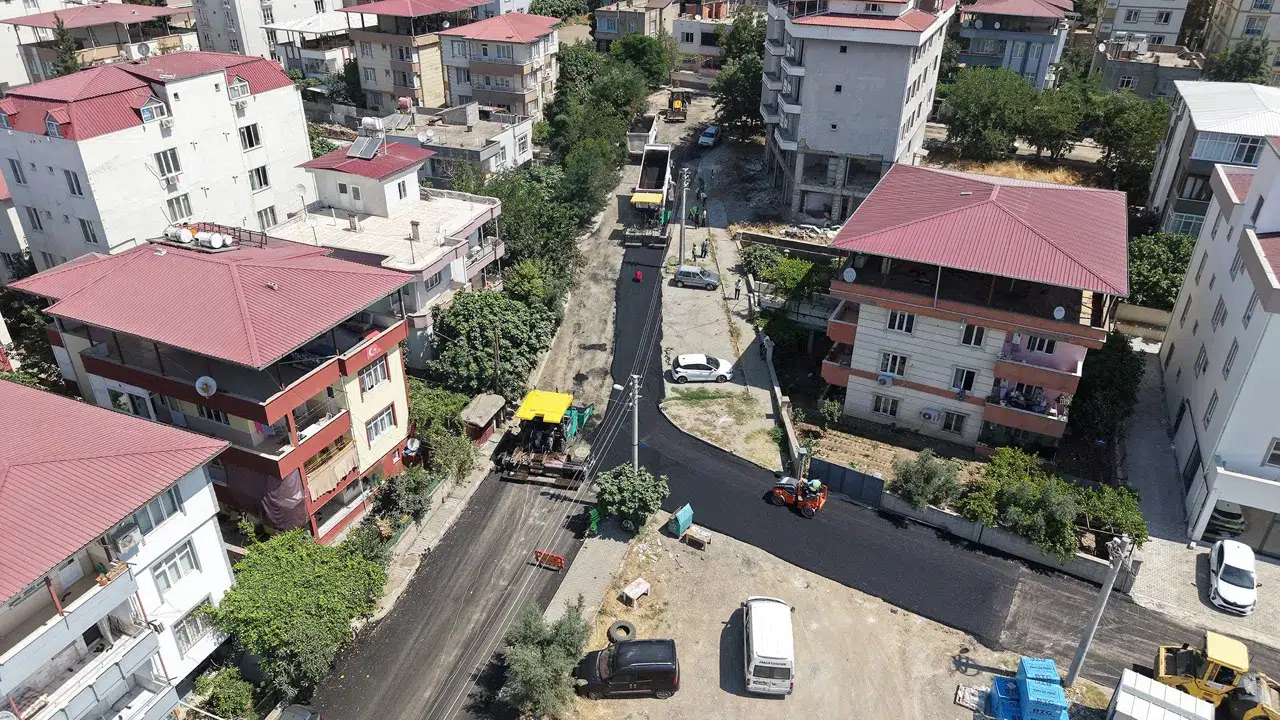 Kahramanmaraş'ta Dulkadiroğlu'nda 4 km'lik asfalt çalışması ile yollar modernleşiyor