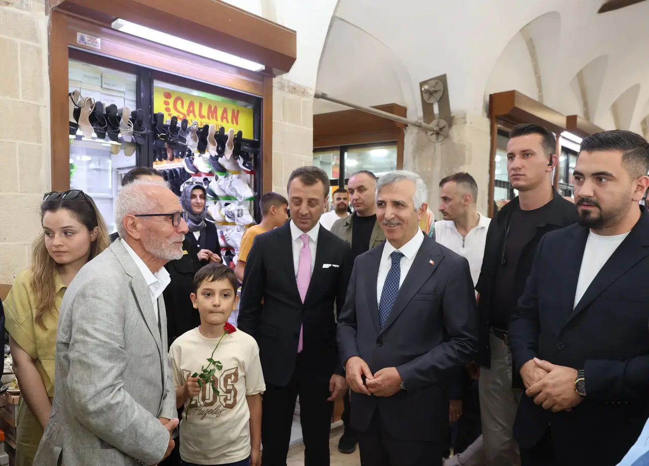 Vali Ünlüer Restorasyonu Tamamlanan Tarihi Kapalı Çarşıyı Gezdi