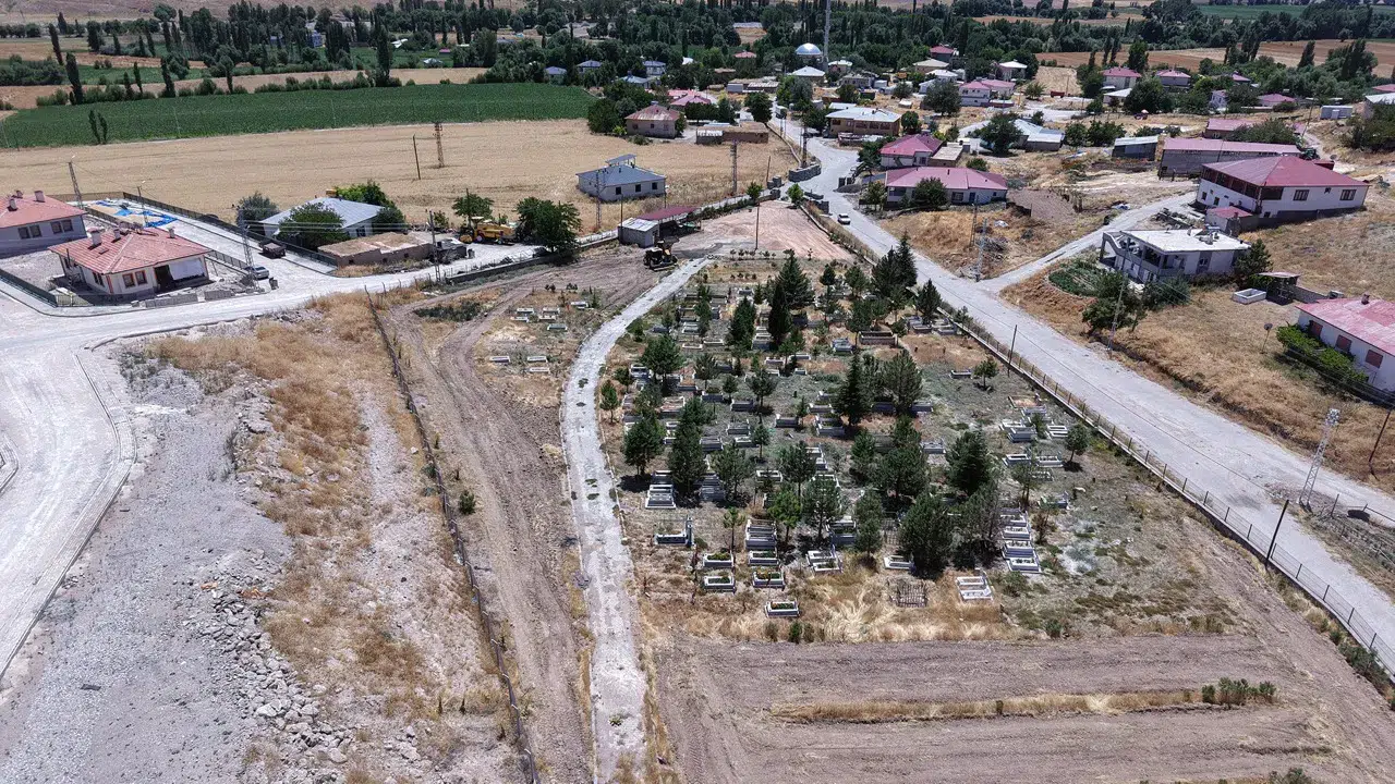 Elbistan'daki Gündere Mezarlığı, Büyükşehir Belediyesi ile modernize ediliyor