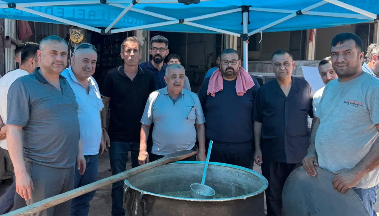 Sanayi Sitesinde Aşure İkramı Yoğun İlgi Gördü