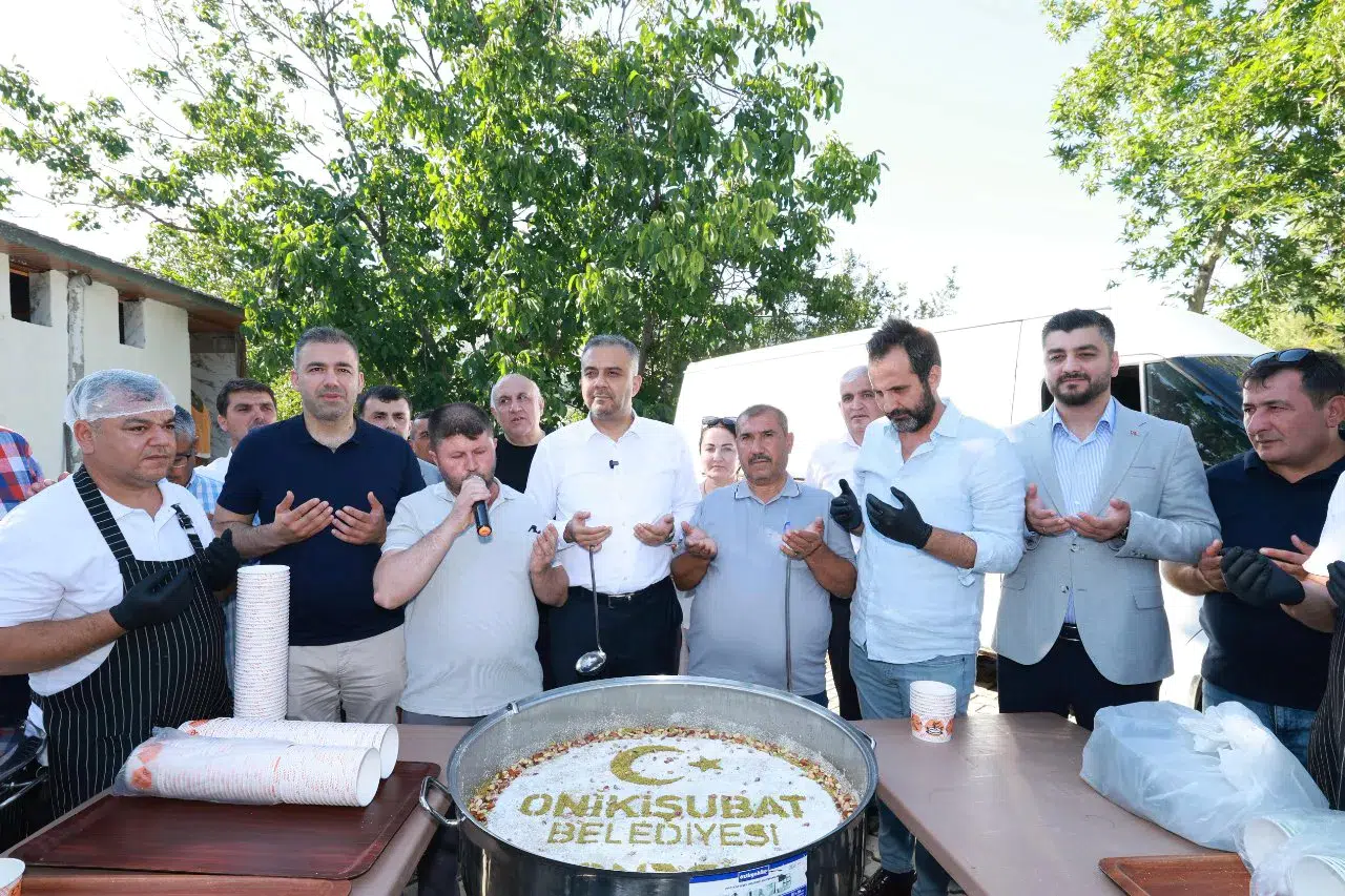 Başkan Toptaş, Dönüklü Mahallesi sakinleriyle aşure sofrasında buluştu