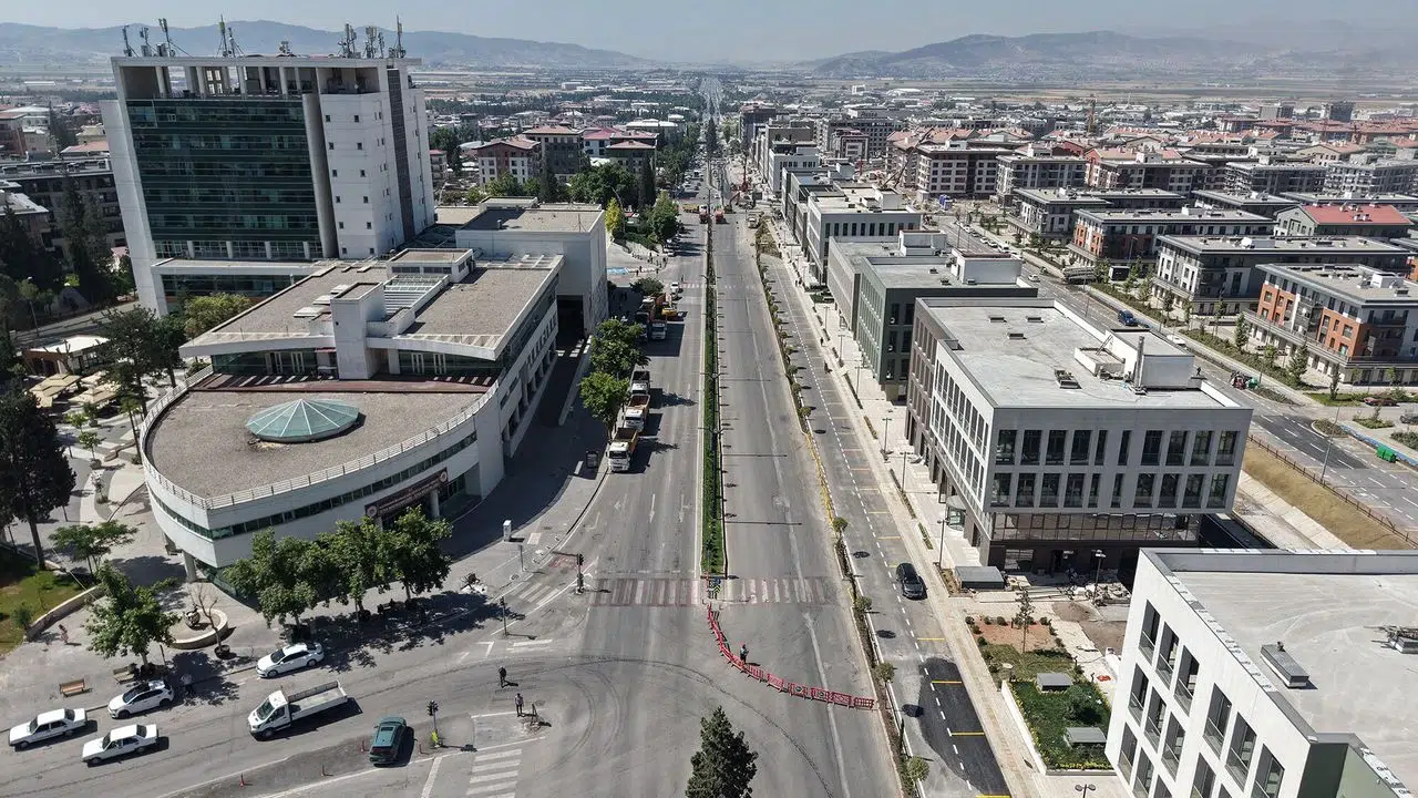 Kahramanmaraşlılar Kavurucu Sıcaktan Kaçtı! Kent Sessizliğe Büründü