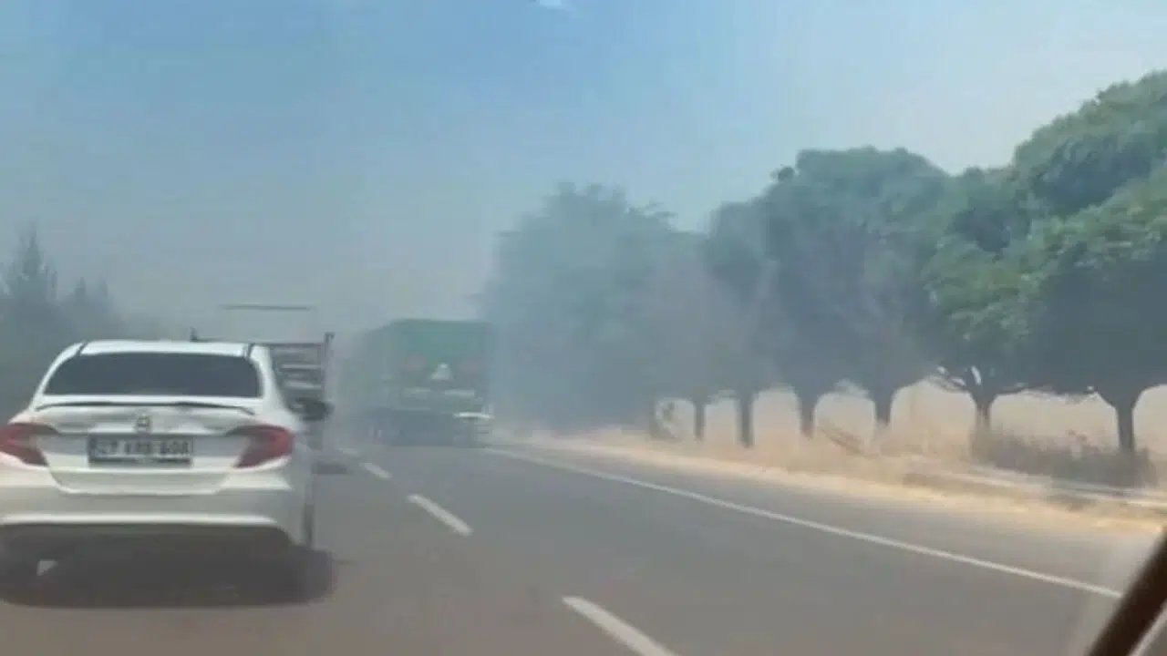 Kahramanmaraş Pazarcık’ta anız yangını ulaşımı kesti!
