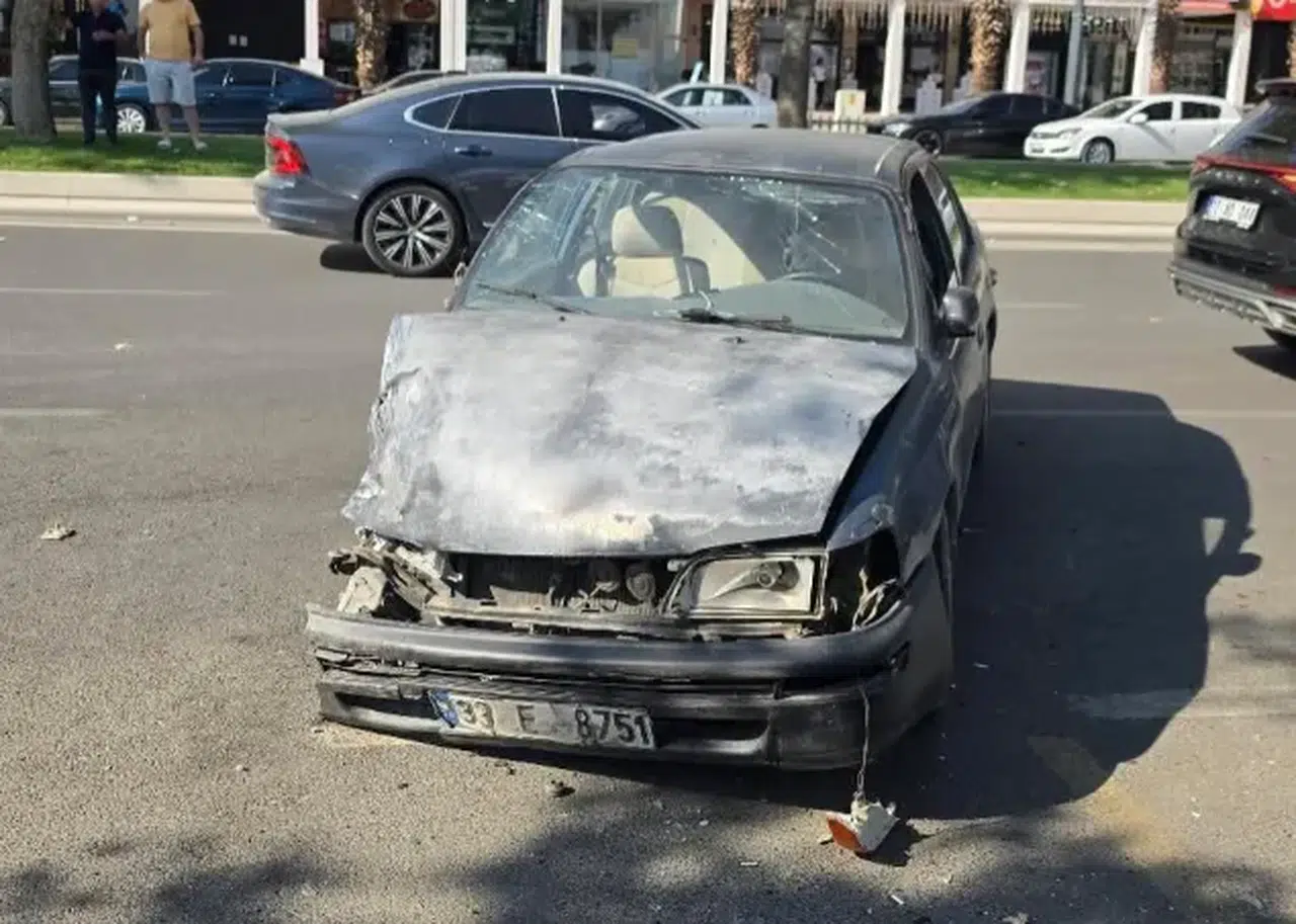Kahramanmaraş'ta Ehliyetsiz Sürücü Dehşet Saçtı: 6 Araç Birbirine Girdi