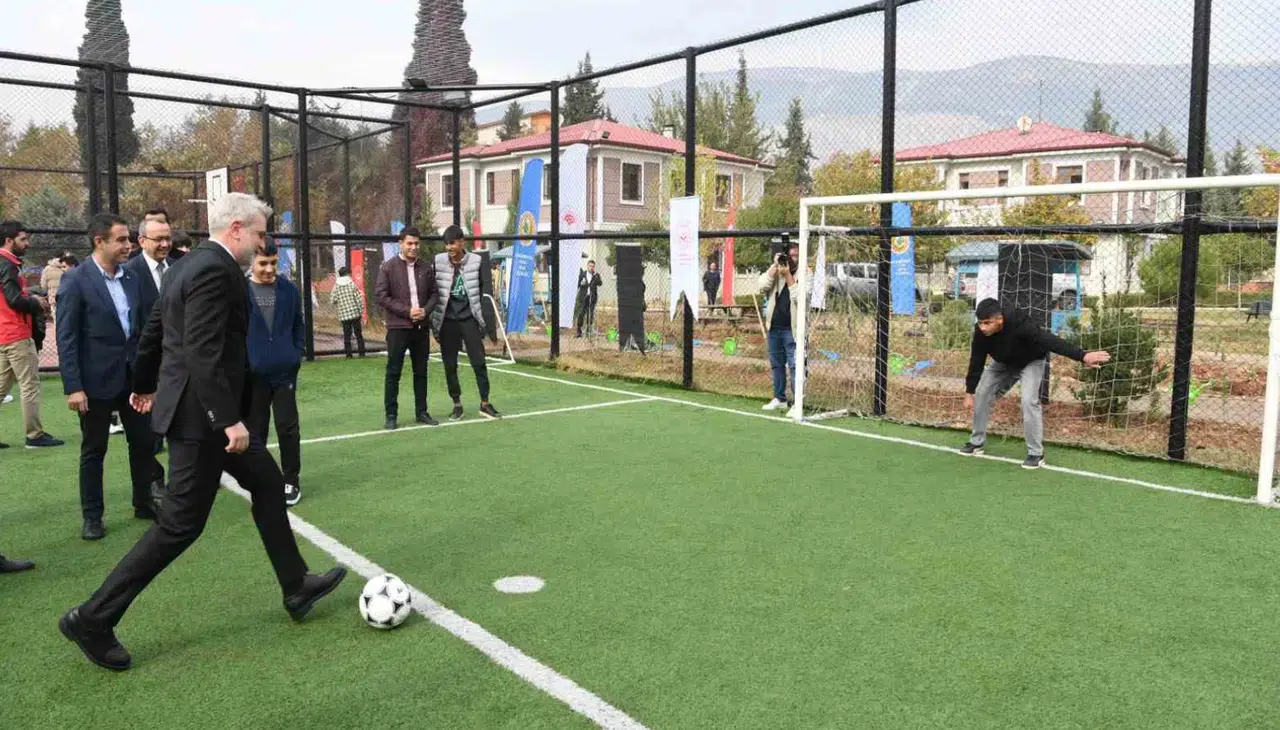 Kahramanmaraş'ta 31 Yeni Halı Saha Hizmete Girdi