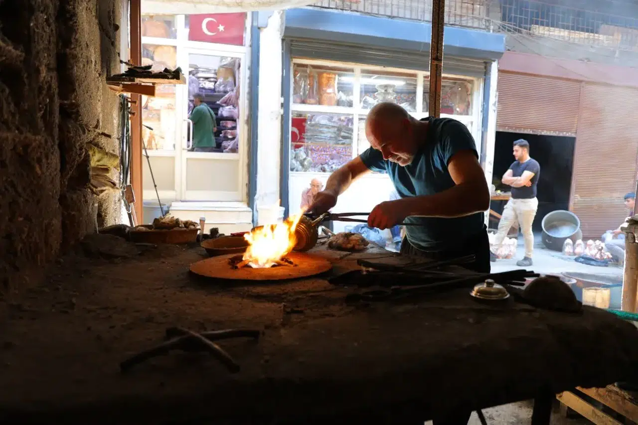 Kahramanmaraş'ta Kalaycı Ustasının 45 Yıllık Sıcak Mesaisi