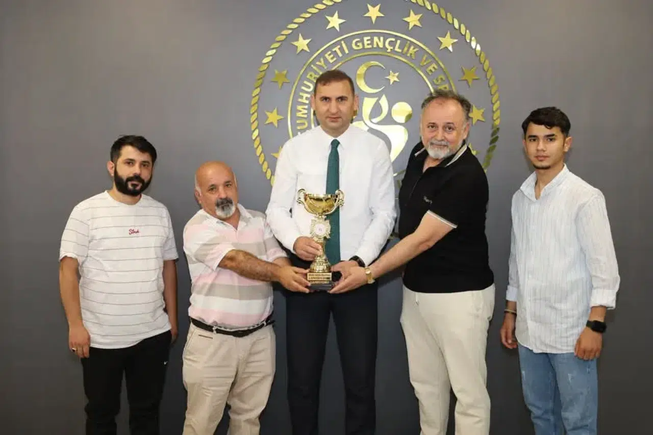 Bozdağ Spor’dan İl Müdürü Özdemir’e Şampiyonluk Ziyareti