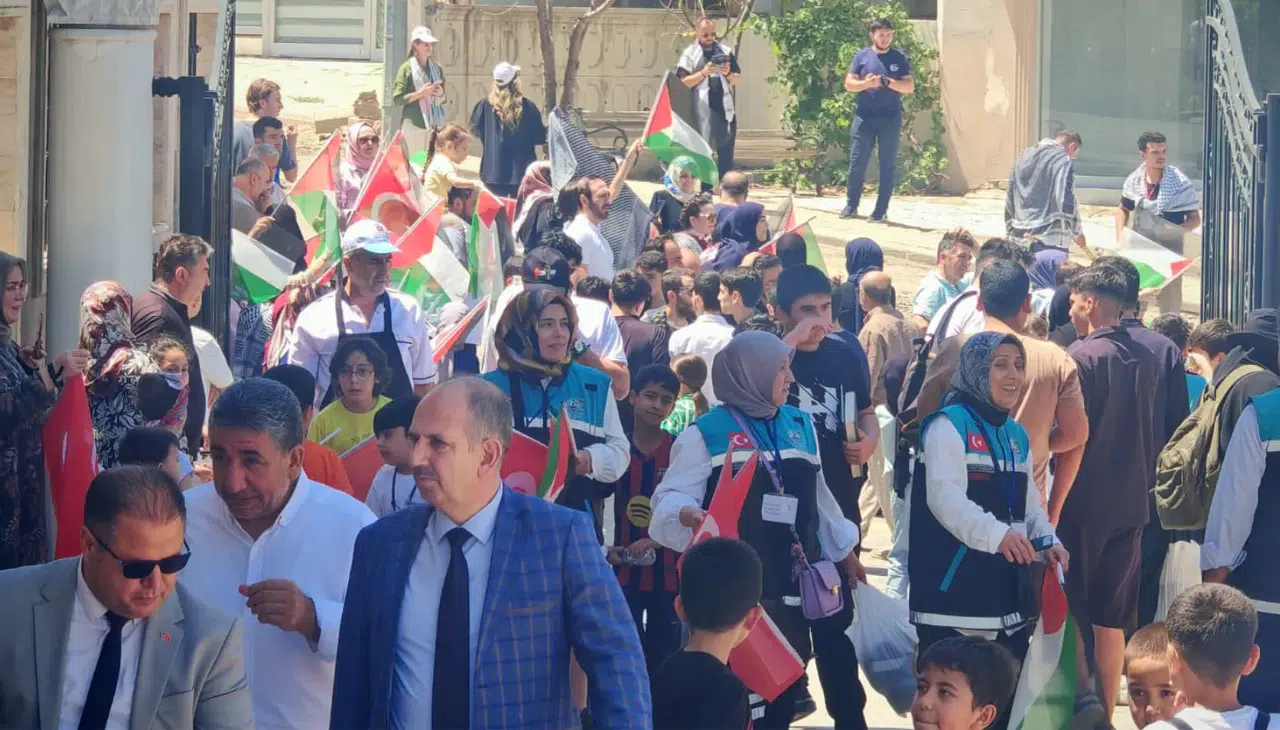 Filistin Konvoyu Abd&uuml;lhamid Han Camii'ne Ulaştı