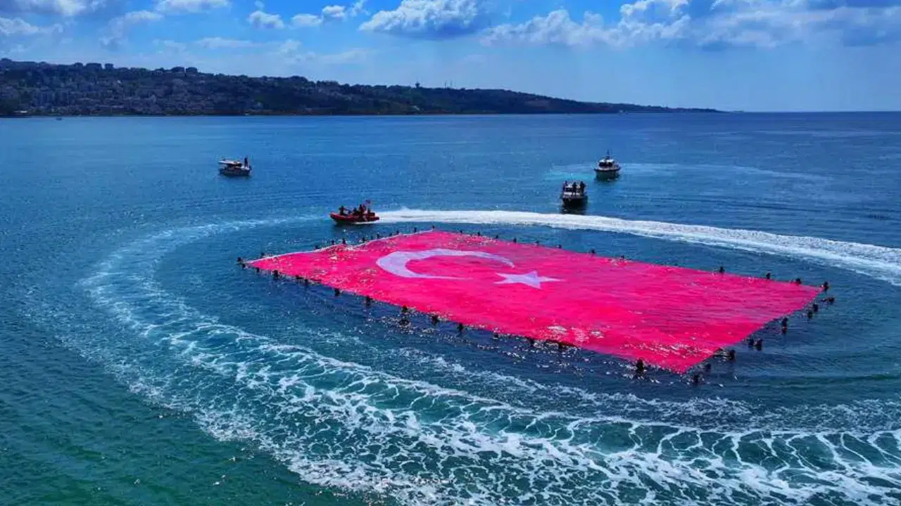 Denizin Üzerinde 660 Metrekarelik Ay Yıldız