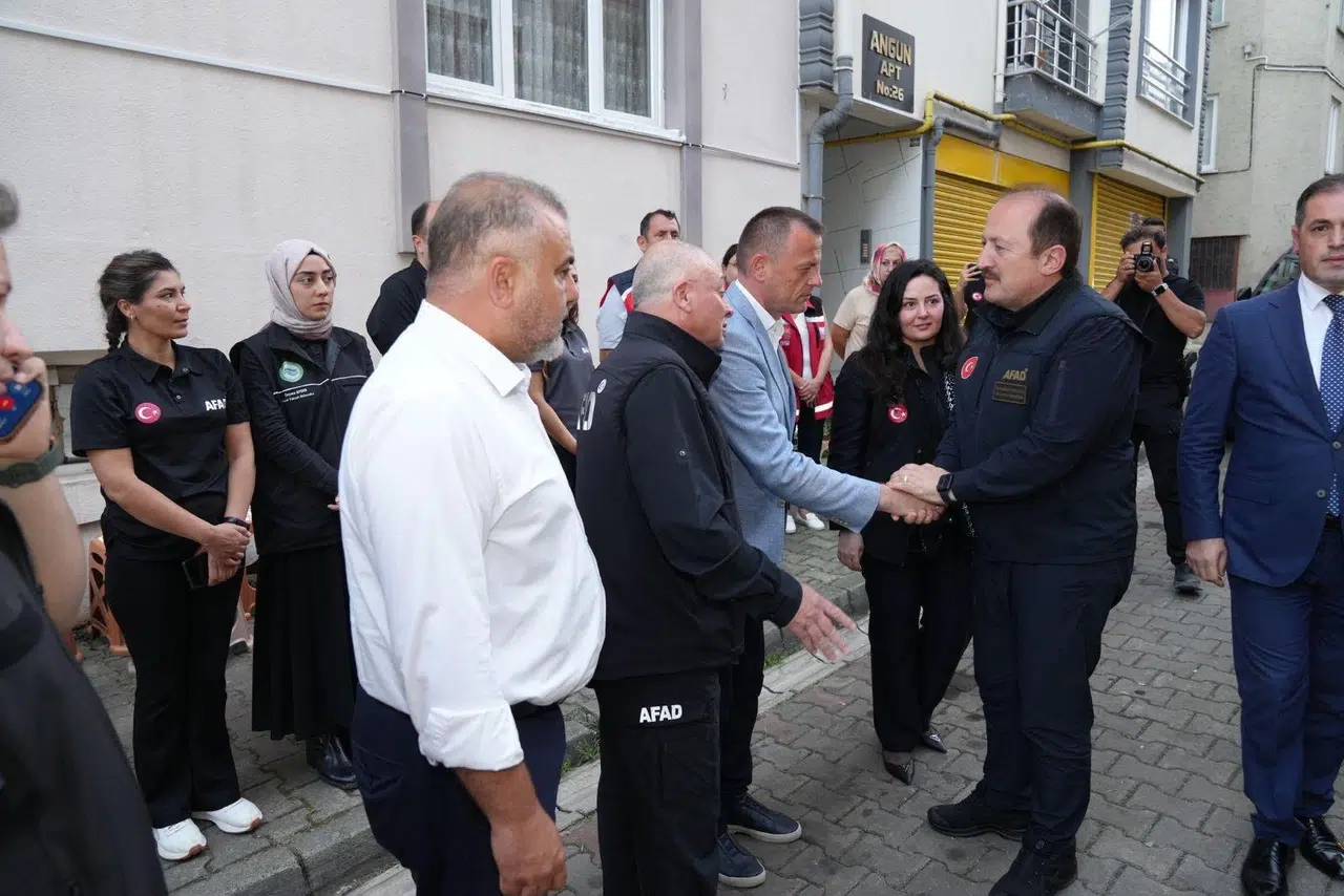 AFAD Başkanı Pehlivan'dan selde hayatını kaybedenlerin ailelerine taziye ziyareti