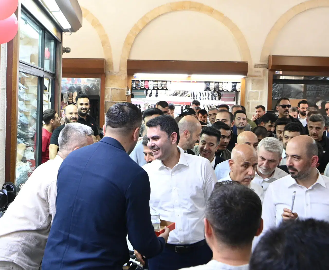 Bakan Kurum’dan Tarihi Kapalı Çarşı Esnafına Ziyaret