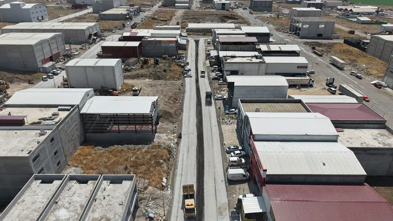 Kahramanmaraş'ta Sanayi Sitesi Yolları Yenileniyor, Ulaşım Konforu Artıyor