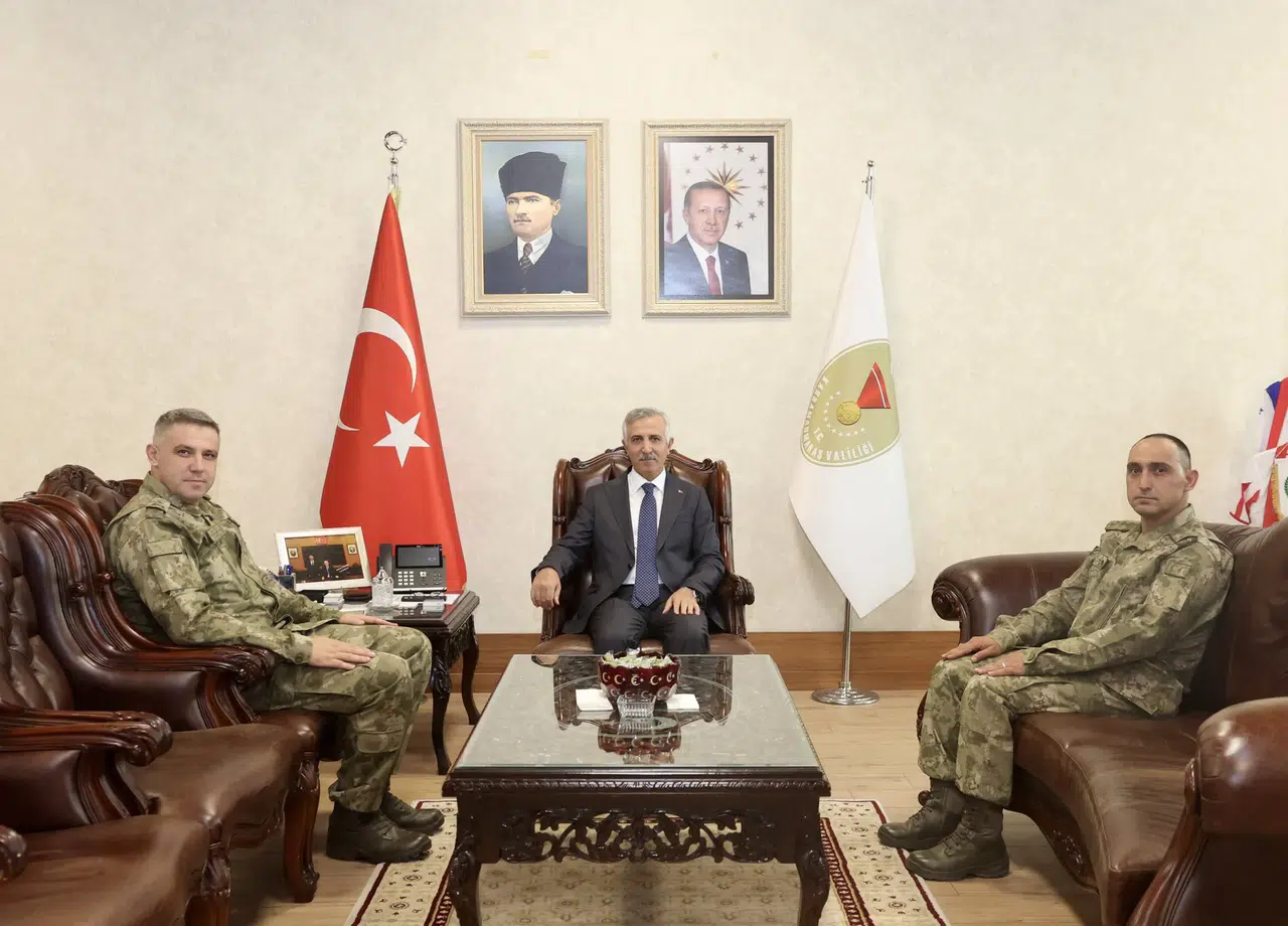 Vali Ünlüer, Eski ve Yeni Garnizon Komutanlarını Ağırladı