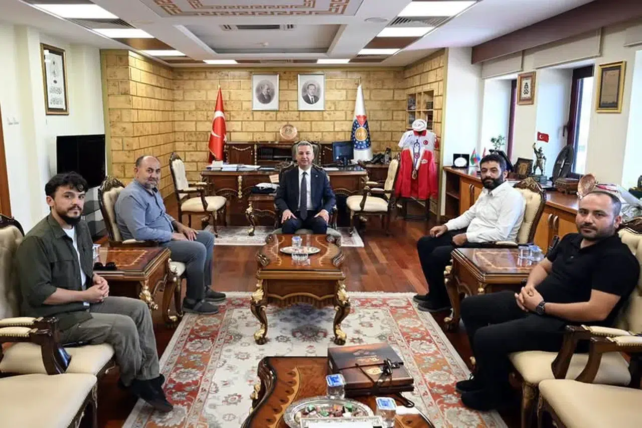 Hasene Vakfı Başkanı Bayraktar’dan Rektör Okumuş’a Ziyaret