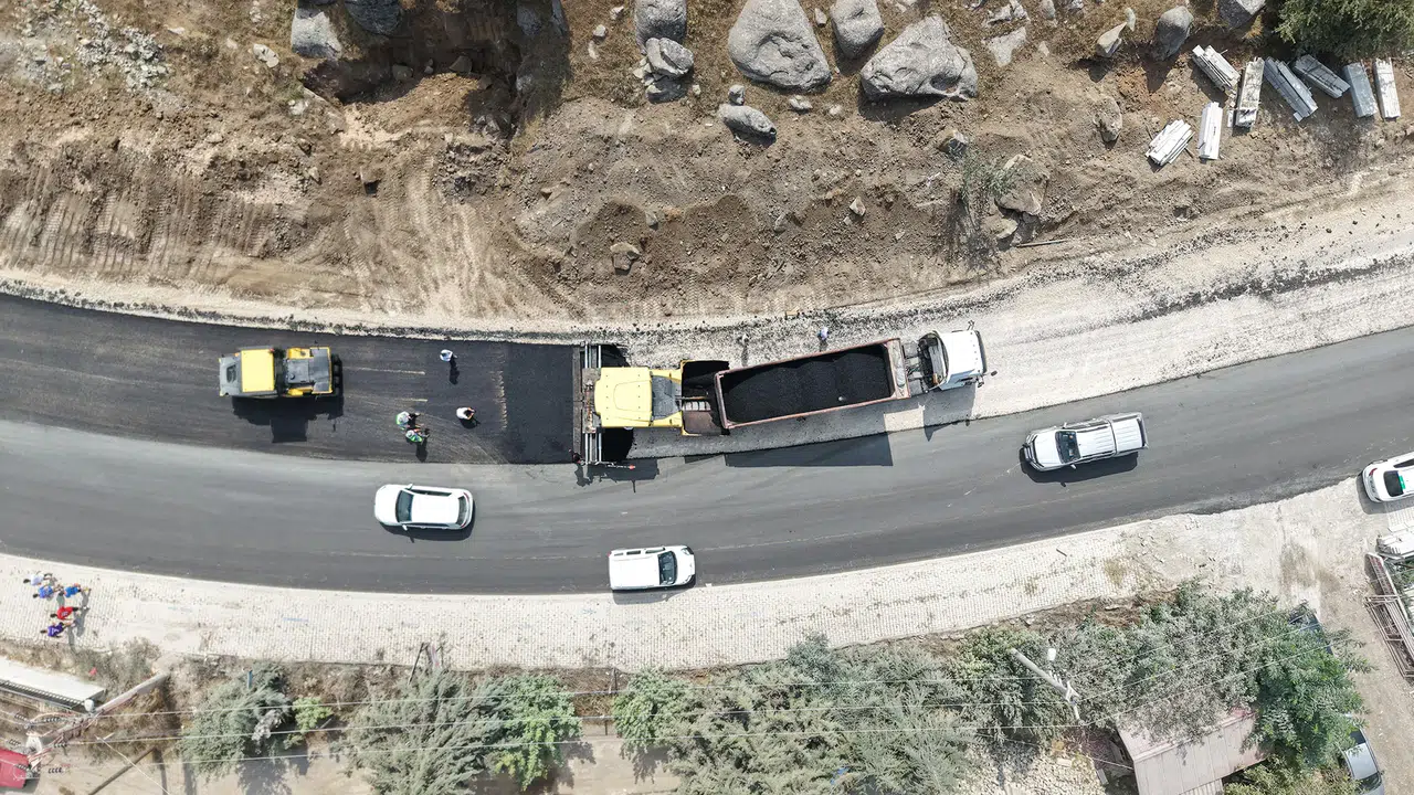 Kahramanmaraş, Andırın'da yol yatırımlarıyla ulaşımın standartlarını yükseltiyor