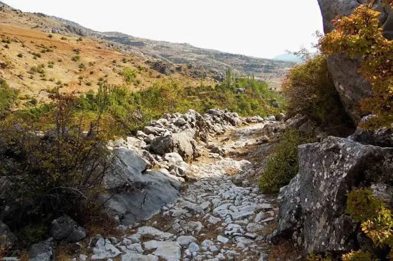 Dağların Arasında Binlerce Yıllık Güzergâh: Göksun’un Dağlarında Saklı Antik Yollar