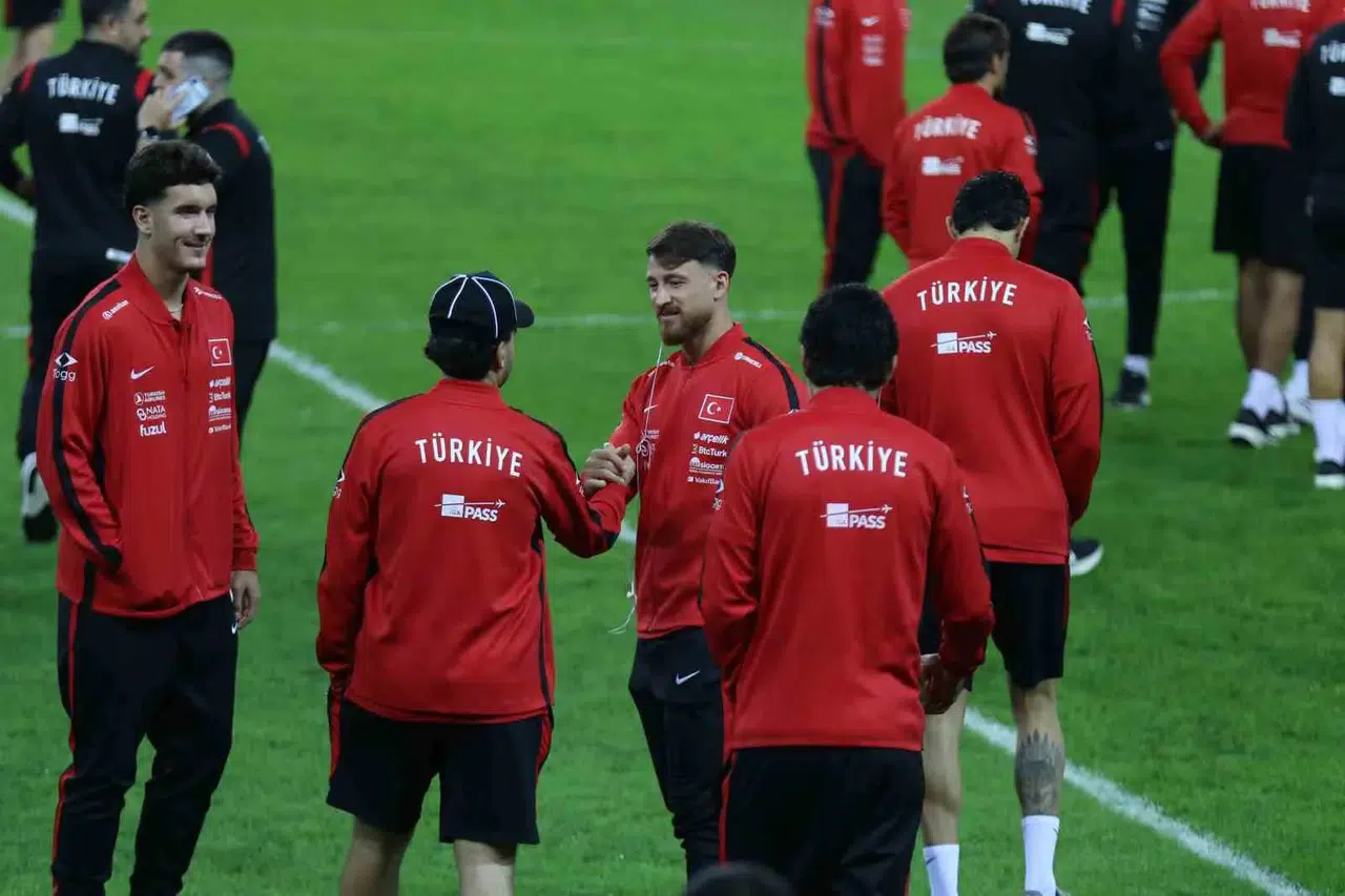 A Milli Futbol Takımı Fransa Maçı Öncesi Kocaeli Stadı’nda Yürüdü