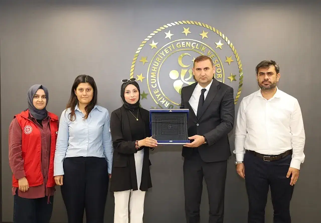 Kahramanmaraş’ın Ahi Sancağı Yasin Özdemir’e Teslim Edildi