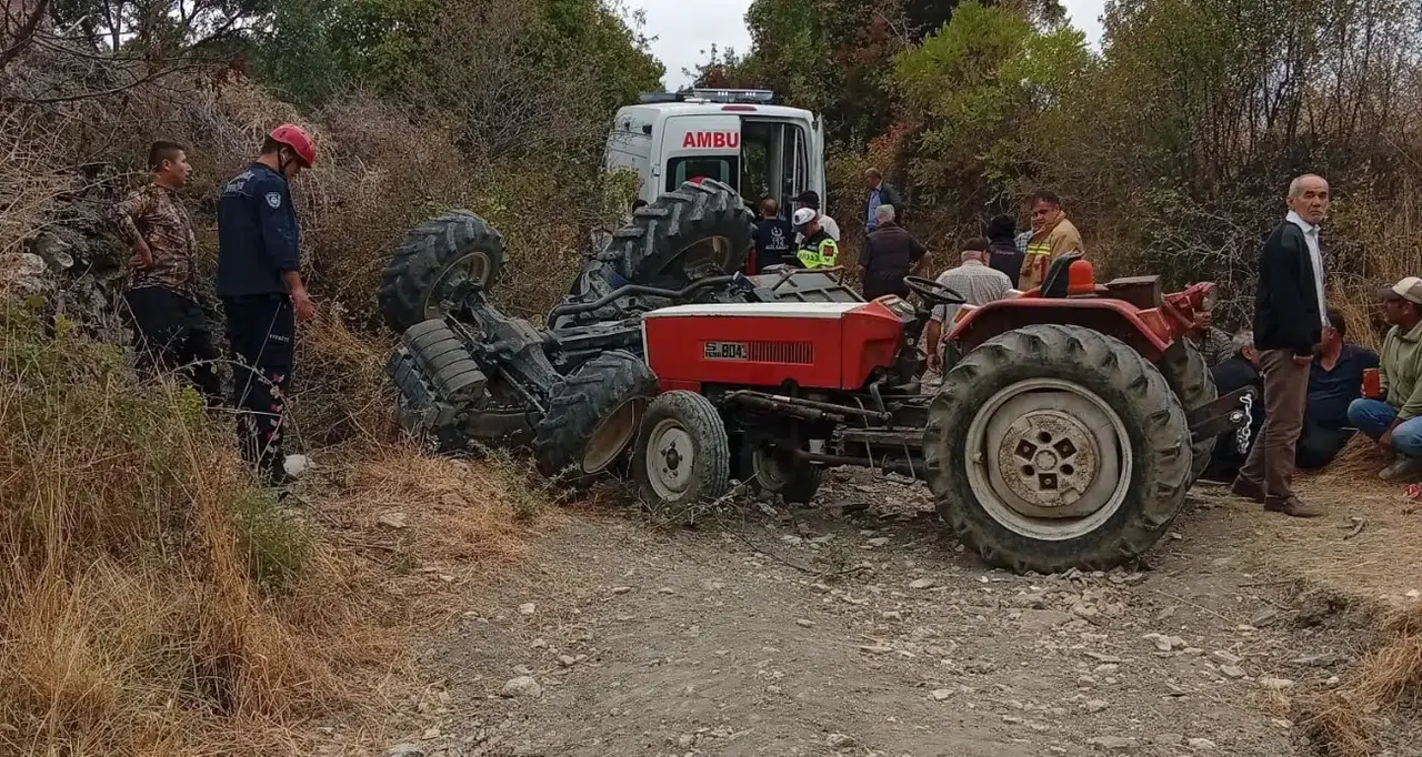 Manisa’da Traktör Devrildi: 2 Kişi Hayatını Kaybetti