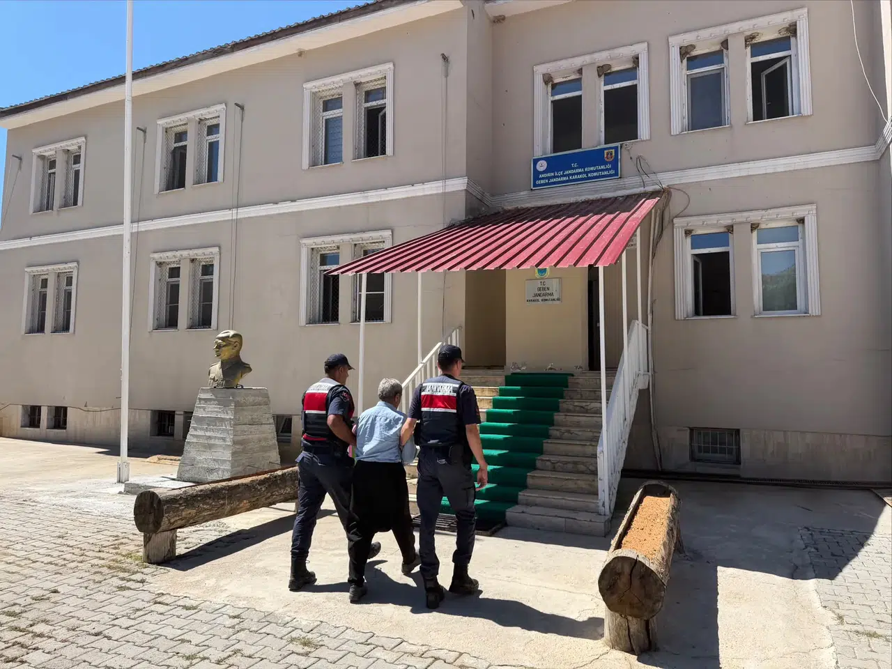 Andırın'da Köpeği Traktöre Bağlayan Şüpheli Yakalandı