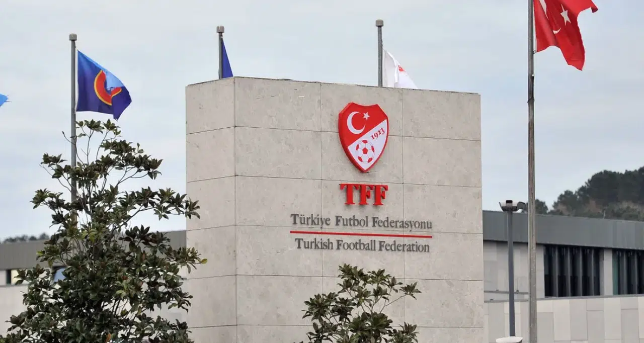 PFDK, Okan Buruk’a 1 Maç Men ve 100 Bin TL Ceza Verdi!