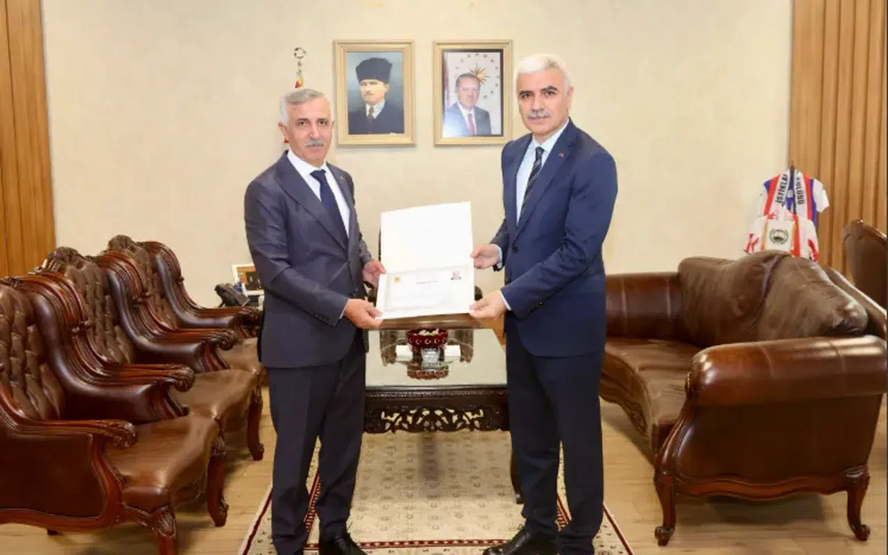 Vali Ünlüer’den Hasan Yiğit’e Başarı Belgesi