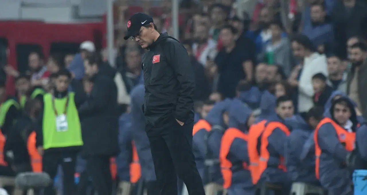 Bursa’da Tribünlerden Montella ve TFF’ye İstifa Çağrısı!
