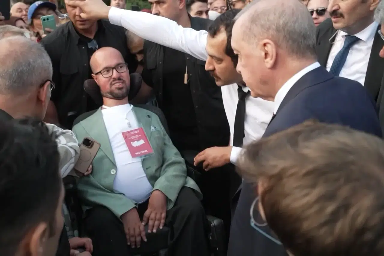 Erdoğan'ın Otobüsü Durdurup Yanına Gittiği Engelli Genç Konuştu