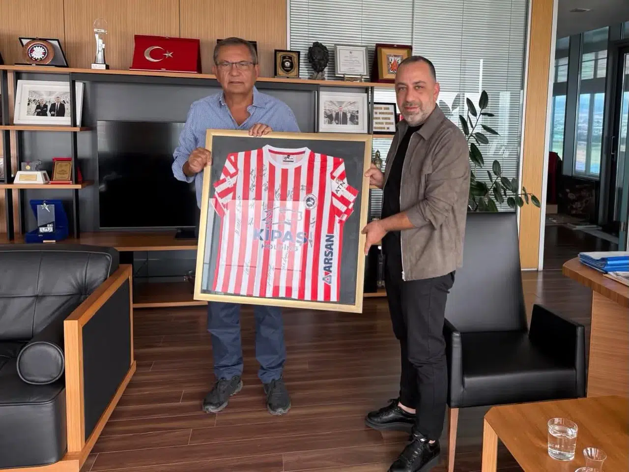 Başkan Gülpak, Hanefi Öksüz’ü Makamında Ziyaret Etti