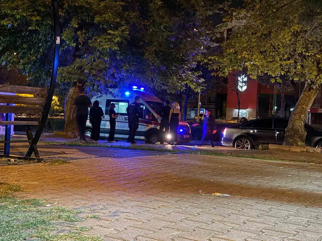 Trafikte Bir 'Yan Baktın' Meselesi: 1 Kişi Bıçaklandı!