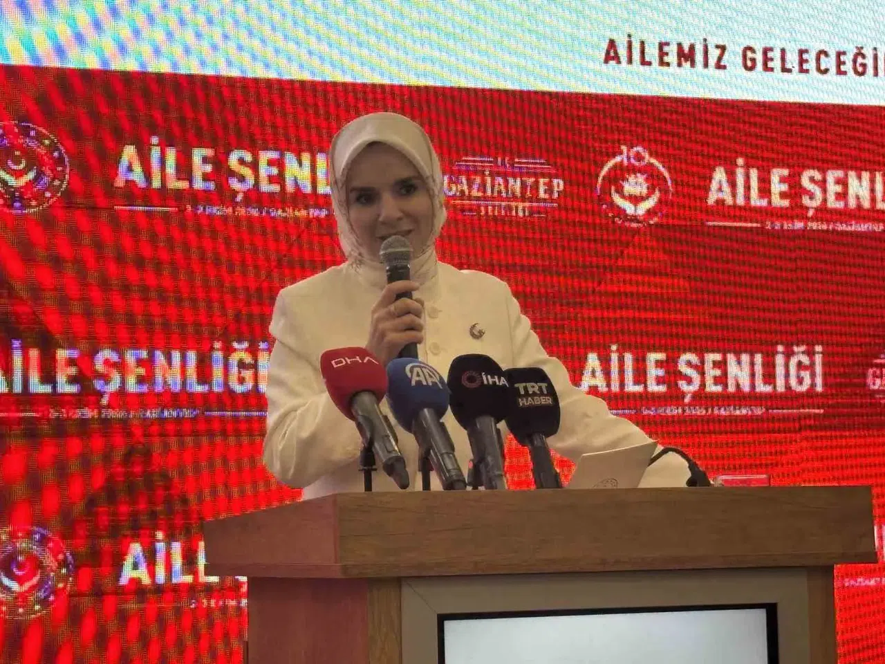 Bakan Göktaş: "261 Bin 854 Genç Aile Fonu Kredisiyle Evlendi"