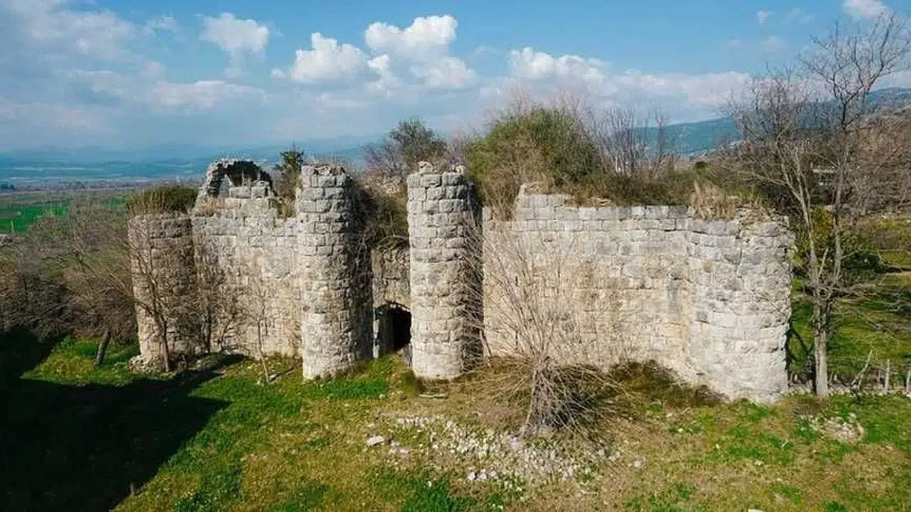 Anacık Kalesi, Andırın’da Ceyhan Vadisi’ne Tanıklık Ediyor