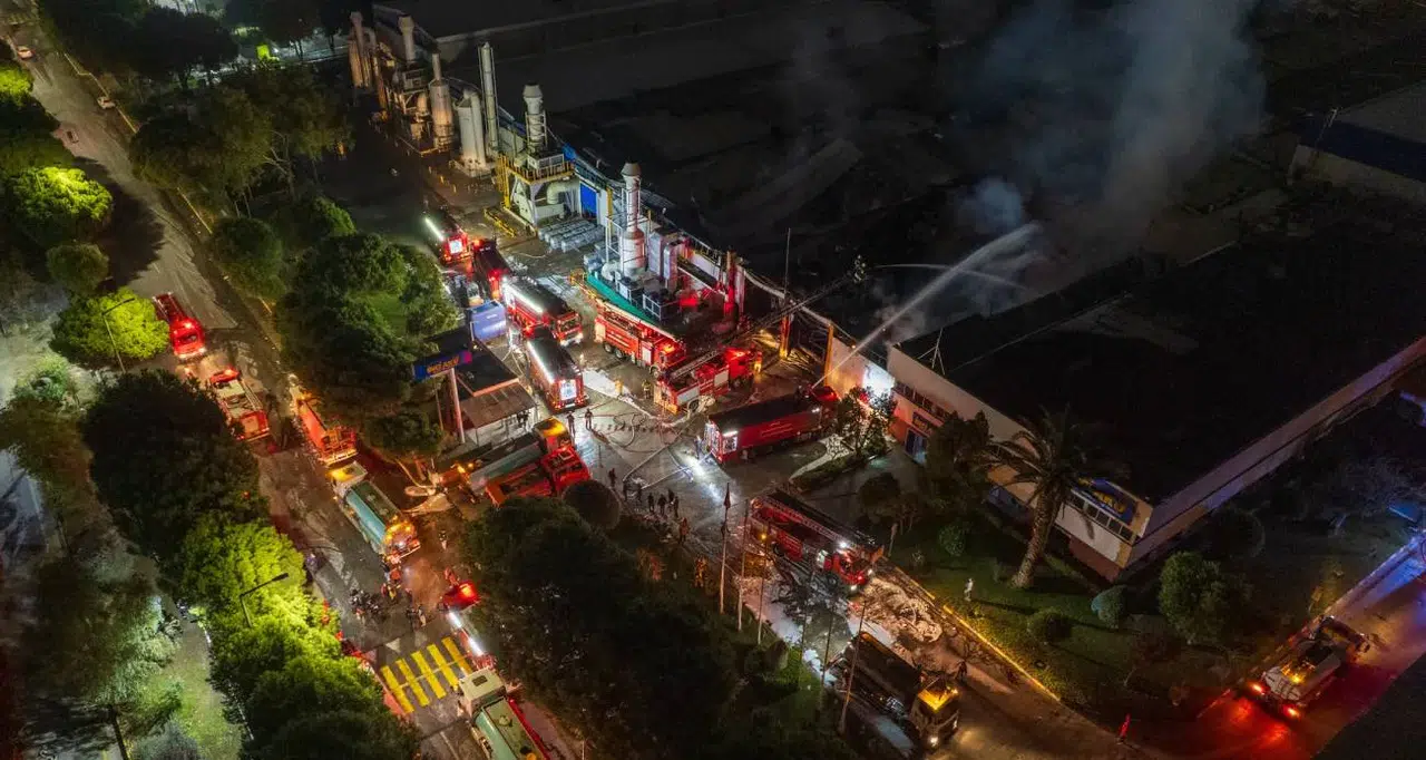 Manisa’da İnci Akü Fabrikasındaki Yangın Kontrol Altında
