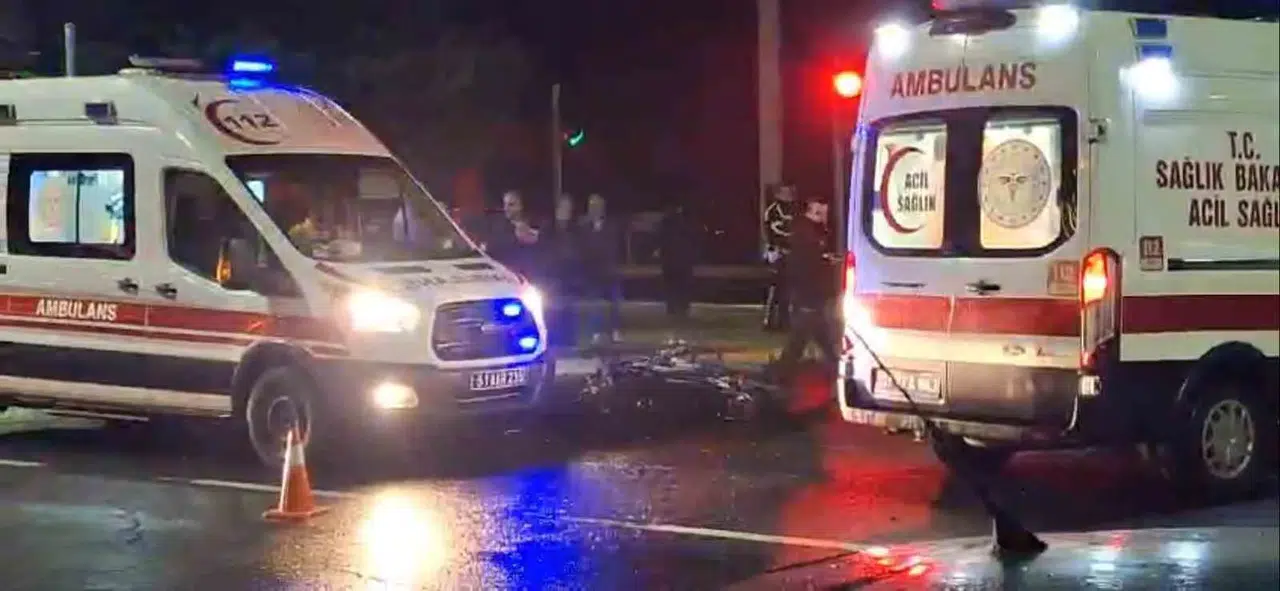 Hafif Ticari Araç ile Motosiklet Çarpıştı: 2 Kişi Hayatını Kaybetti!