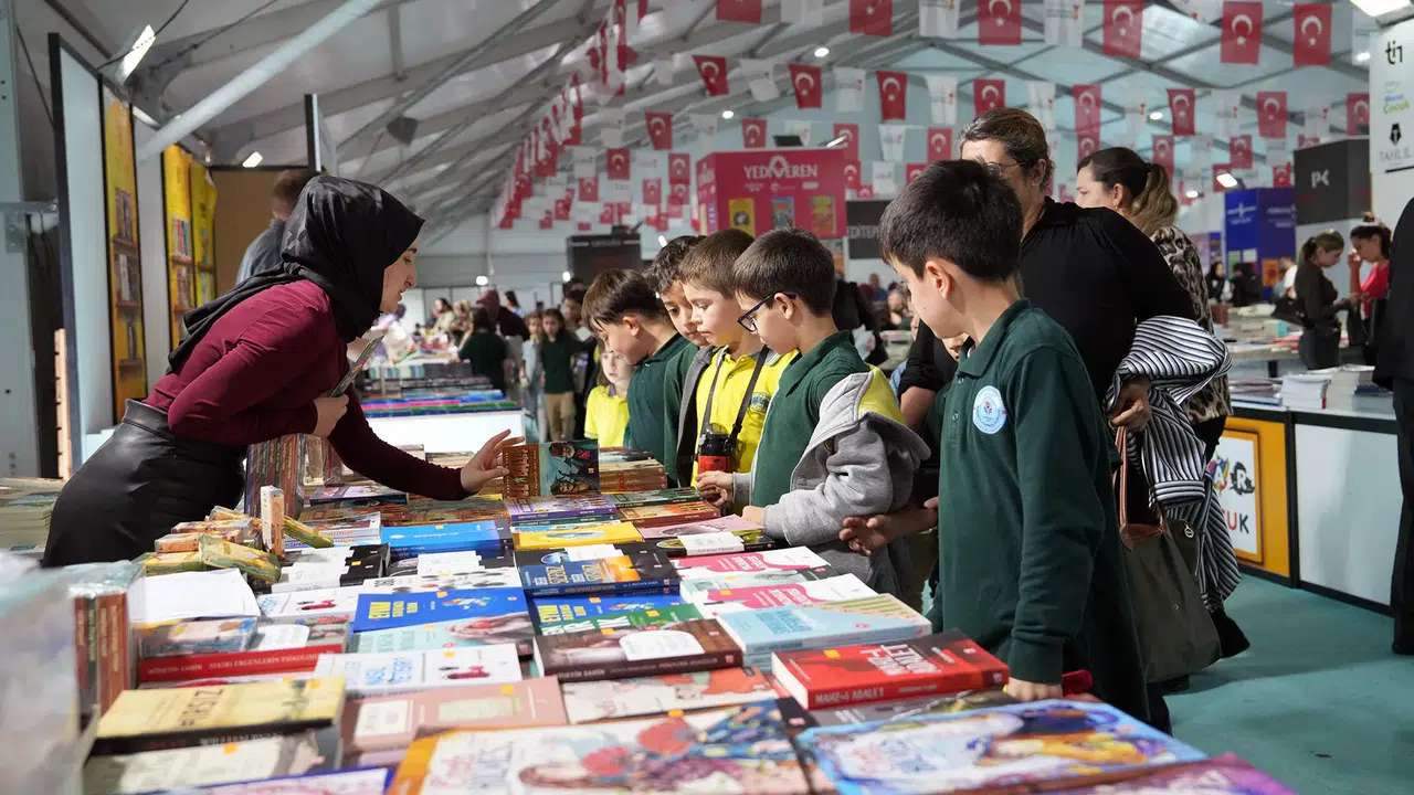 Kahramanmaraş Kitap Fuarı'na öğrenciler akın ediyor!