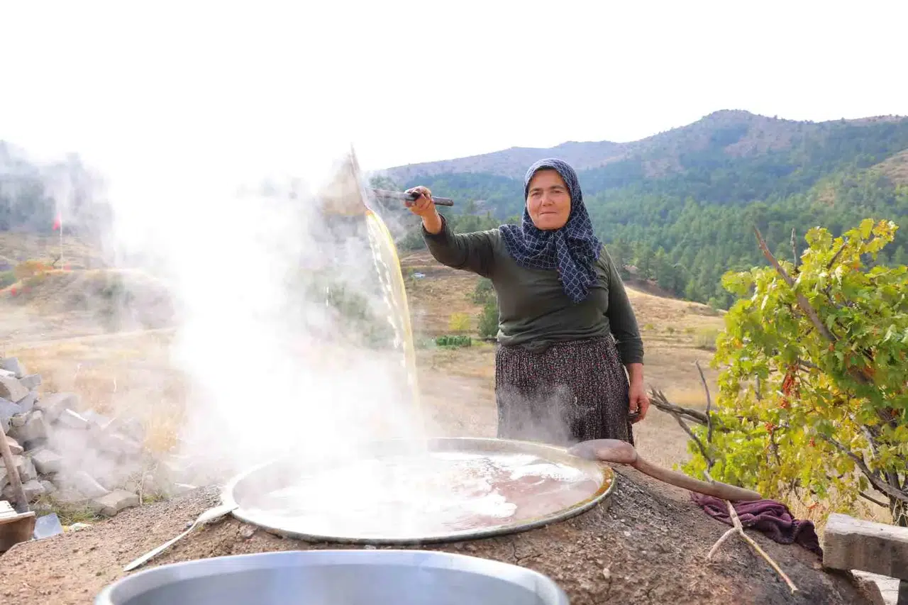 Ekinözü’nde Geleneksel Pekmez Mesaisi: Kilosu 800 Liradan