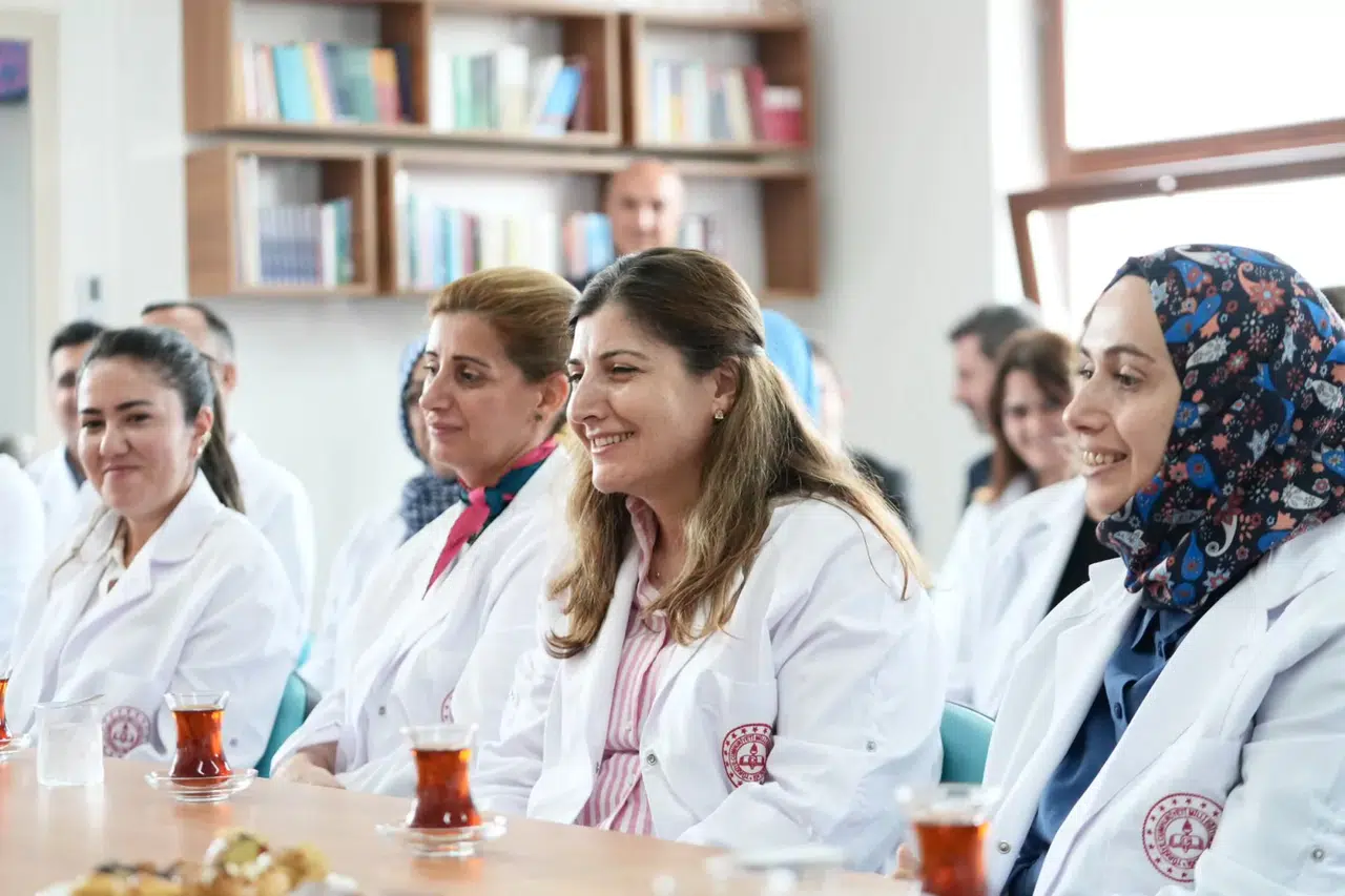 Öğretmenler Günü İçin 81 İl'de Kutlama Hazırlıkları Başladı