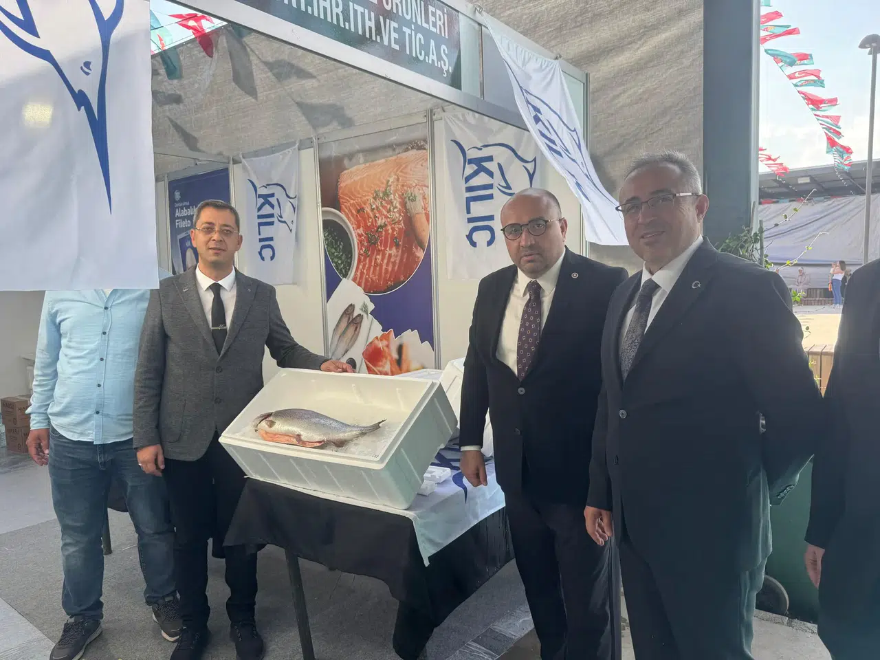 Mehmet Şahin’den Kılıç Deniz Ürünleri Standına Ziyaret