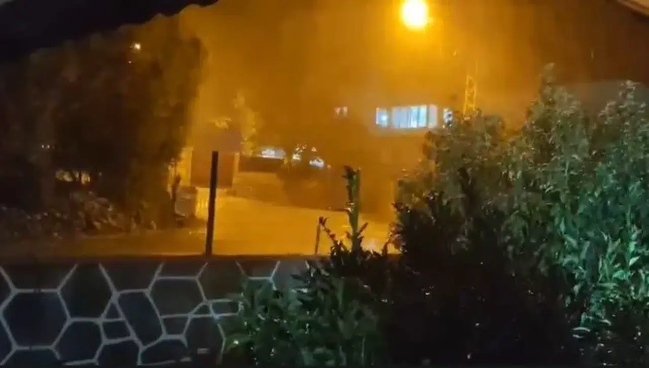 Hatay'da Ceviz Büyüklüğünde Dolu Yağdı: Araçlar Hasar Gördü