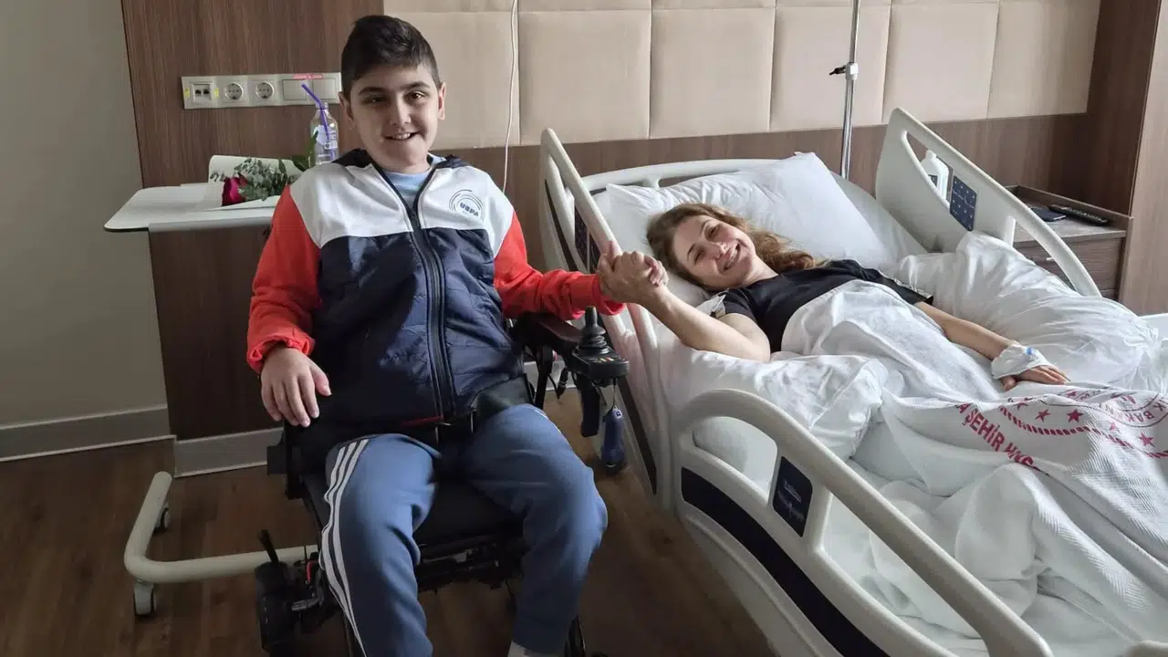 Osman Tunahan’dan Zuhal Karakoç’a Hastanede Anlamlı Ziyaret