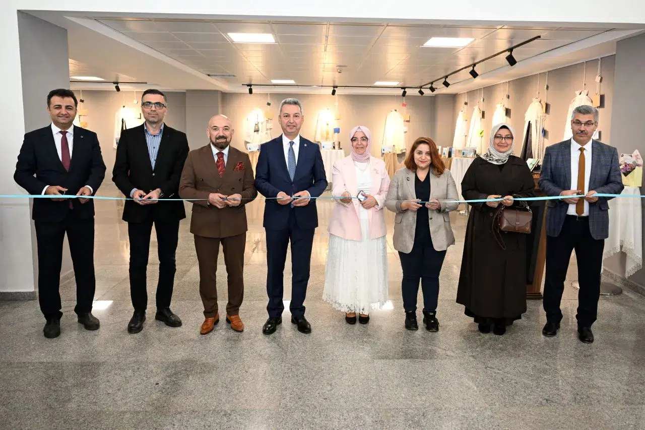 Kahramanmaraş'ta Anne Duaları Temalı Sanat Sergisi Kapılarını Açtı