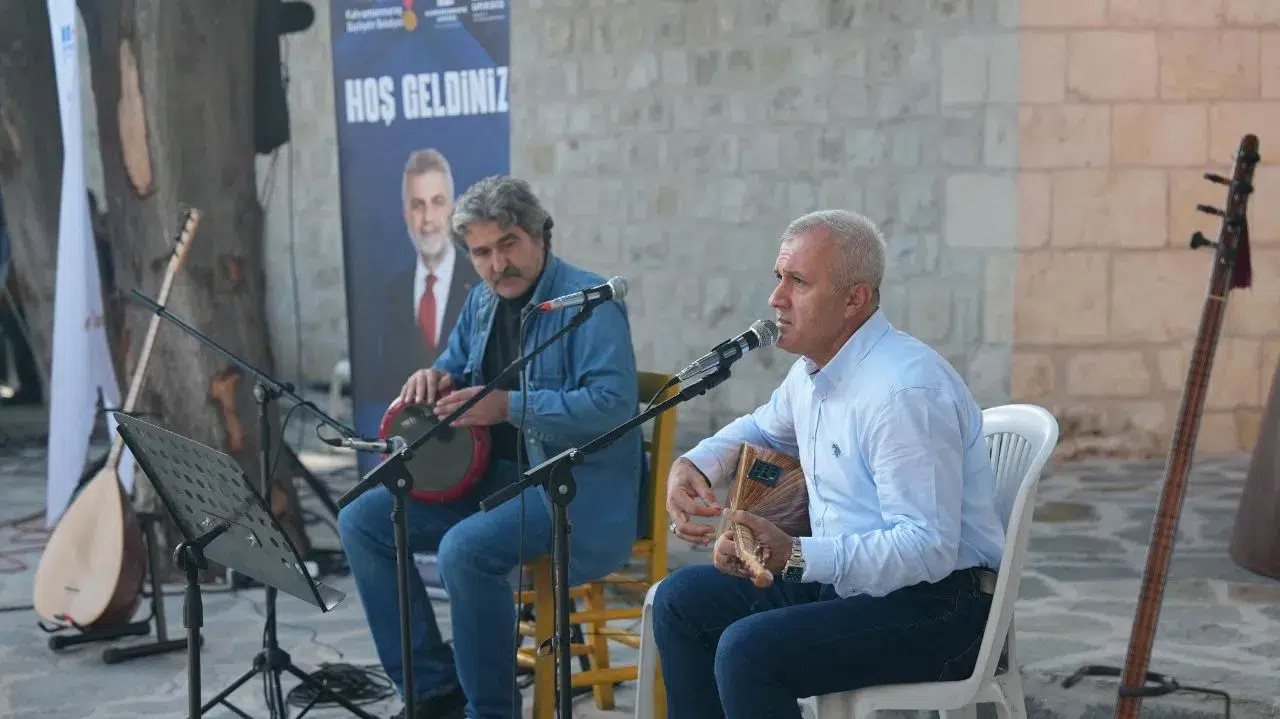 Kahramanmaraş Kalesi'nde Âşıklar Atışması ile Geleneksel Sanatlar Yaşatıldı