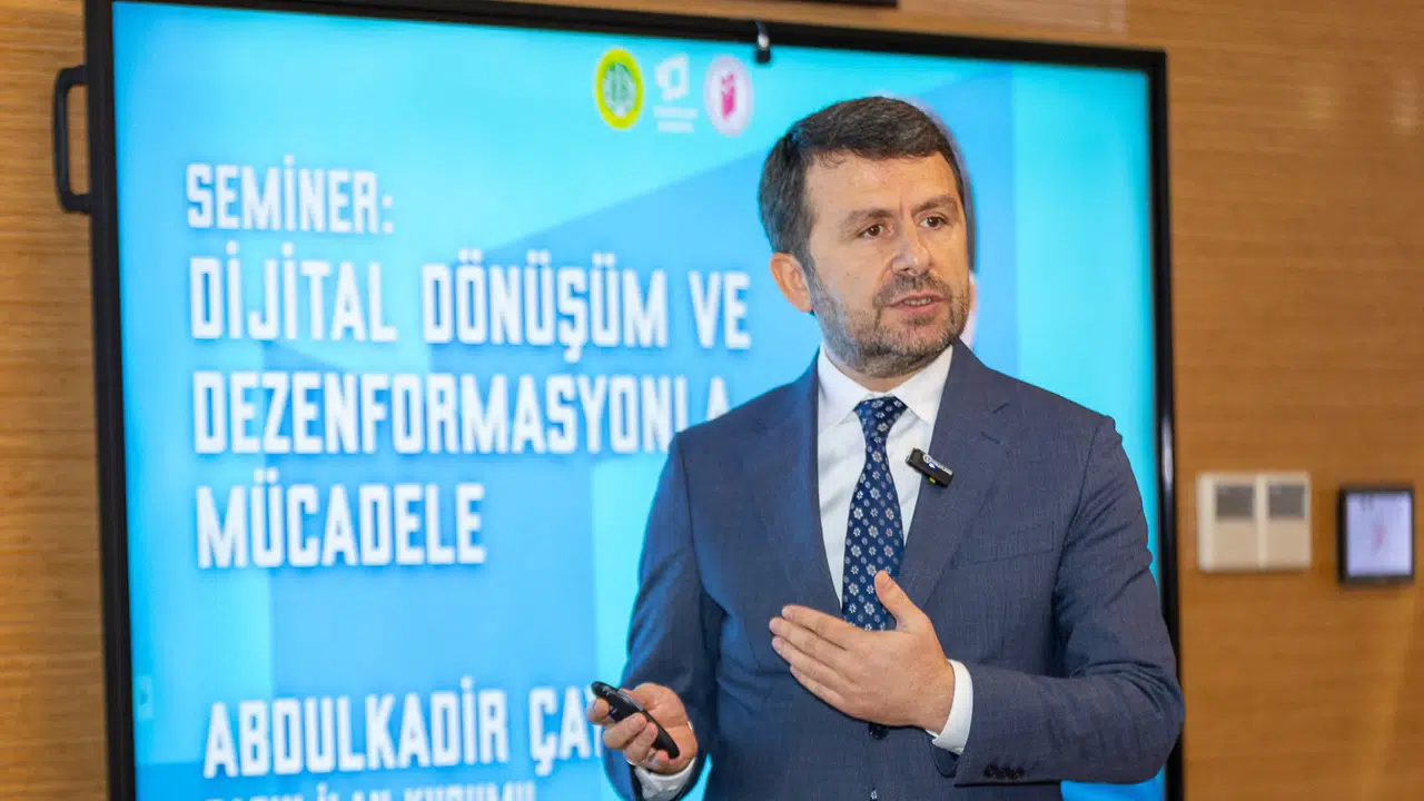 Abdulkadir Çay’dan Yapay Zekâ Çağında Gazetecilik Mesajı