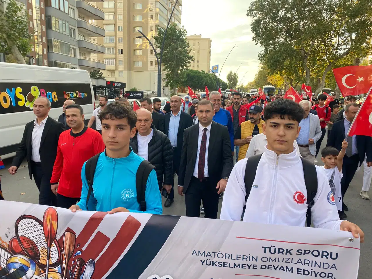 Kahramanmaraş’ta Amatör Spor Haftası İçin Kortej Yürüyüşü